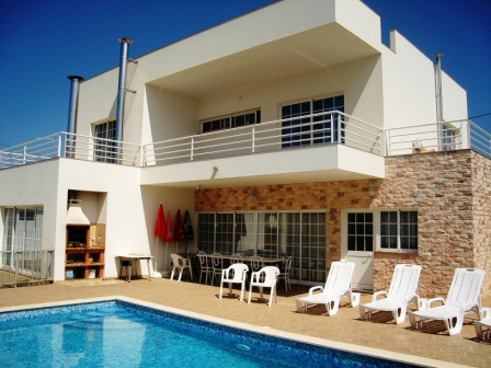 V4 Salvador - 4 bedroom property with private pool
